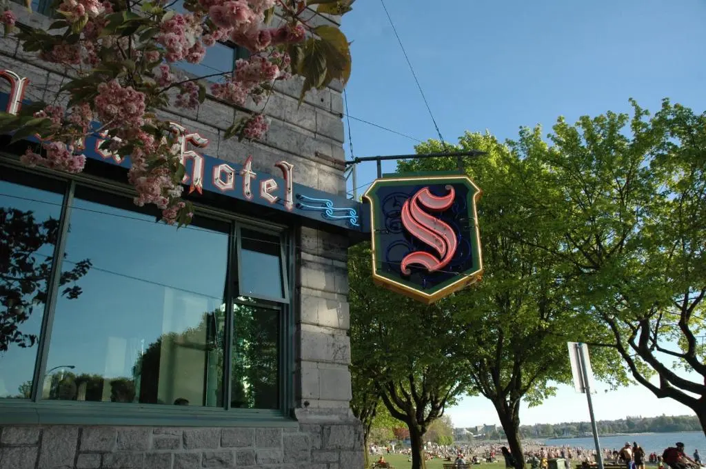 Sylvia Hotel, Restaurant and Lounge