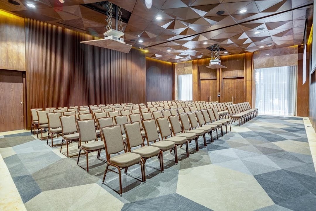 LOLA Rooftop Restaurant
