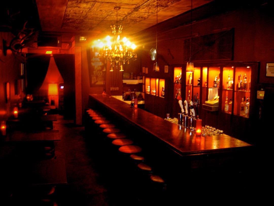 The Narrow Lounge