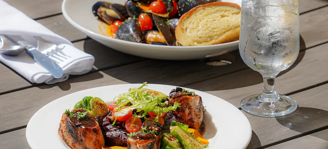 Acqua Restaurant, Patio and Bar