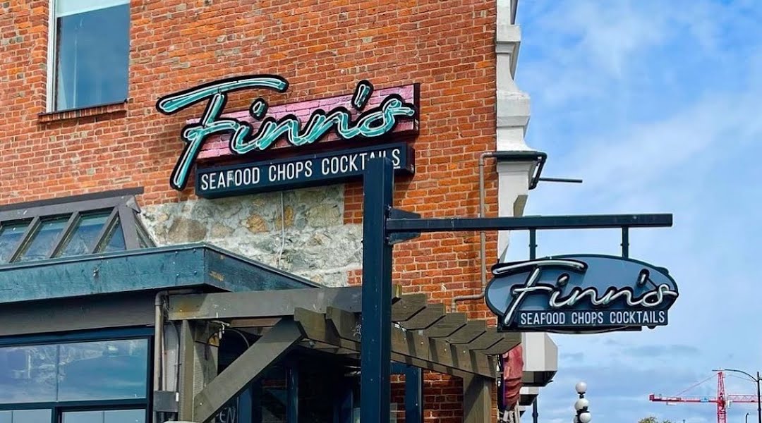 Finn's Seafood Chops Cocktails